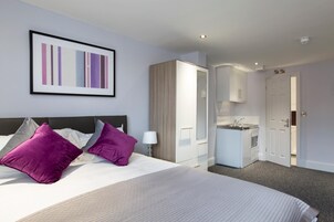 Double Room, 1 Queen Bed