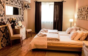 Familien-Vierbettzimmer, 1Â King-Bett und Schlafsofa, Nichtraucher, Blick auf den Innenhof