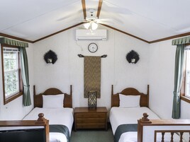 Family Cottage, 2 Bedrooms, Non Smoking, Connecting Rooms | Individually decorated, free WiFi, bed sheets