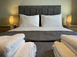 Iron/ironing board, free WiFi, bed sheets - Belgrade Plaza Serviced Apartments (Coventry)