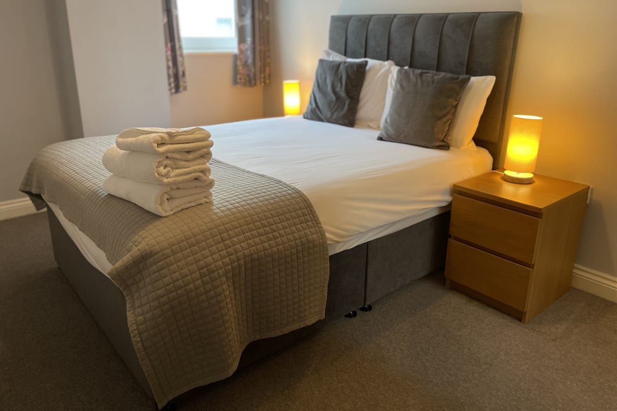 Standard Apartment, 2 Bedrooms | 2 bedrooms, iron/ironing board, free WiFi, bed sheets