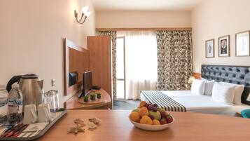 Deluxe-Studio, Balkon (3 people) | Minibar, Verdunkelungsvorhänge, Bügeleisen/Bügelbrett, kostenloses WLAN