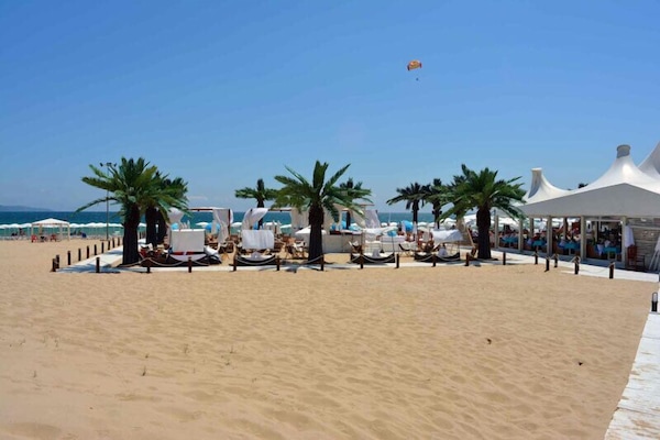 Perkhidmatan urut di pantai