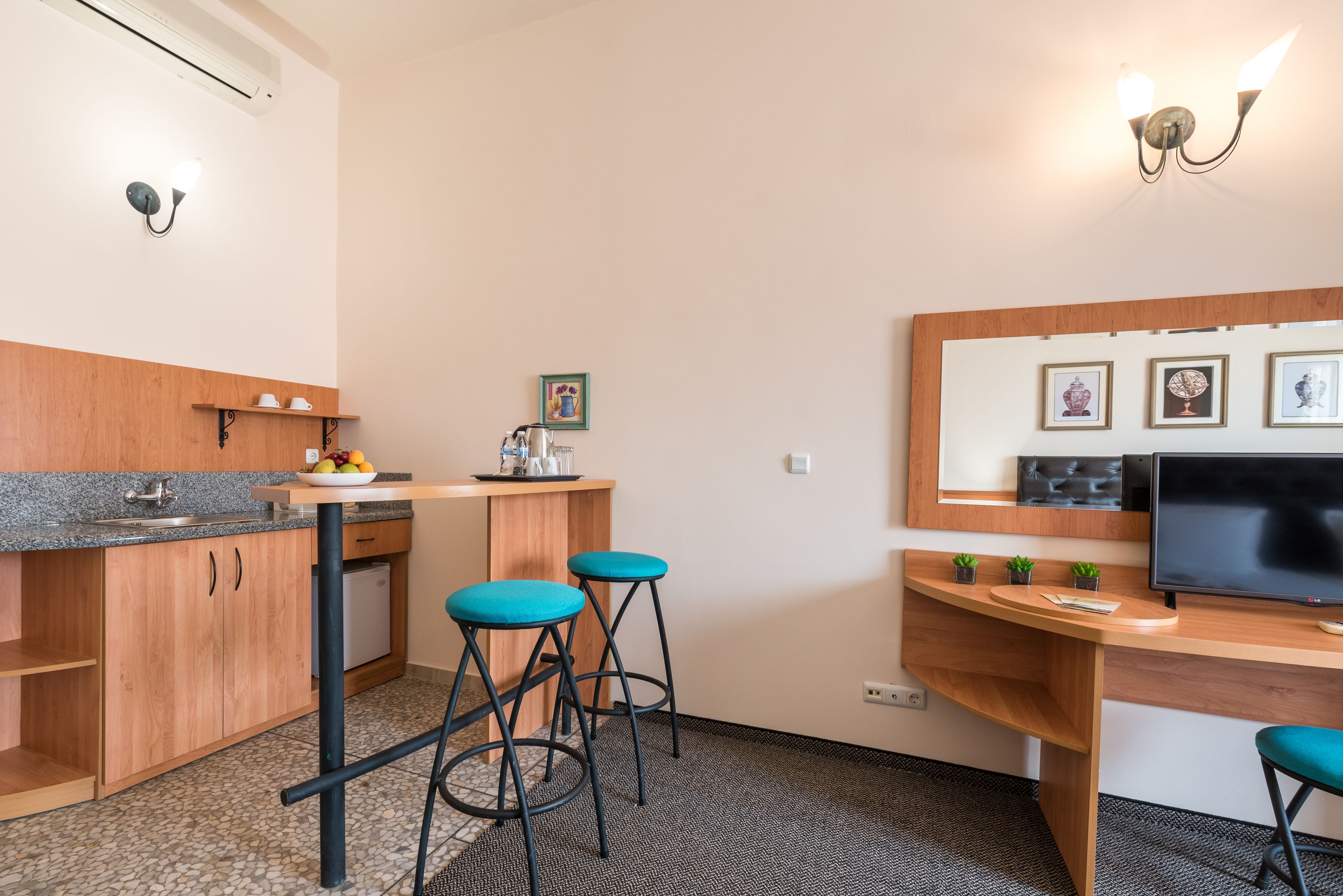Photo - Lotus Family Hotel - Free Parking