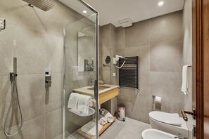 Doccia, soffione a pioggia, set di cortesia gratuito, asciugacapelli