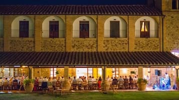 Fassade der Unterkunft – Abend/Nacht