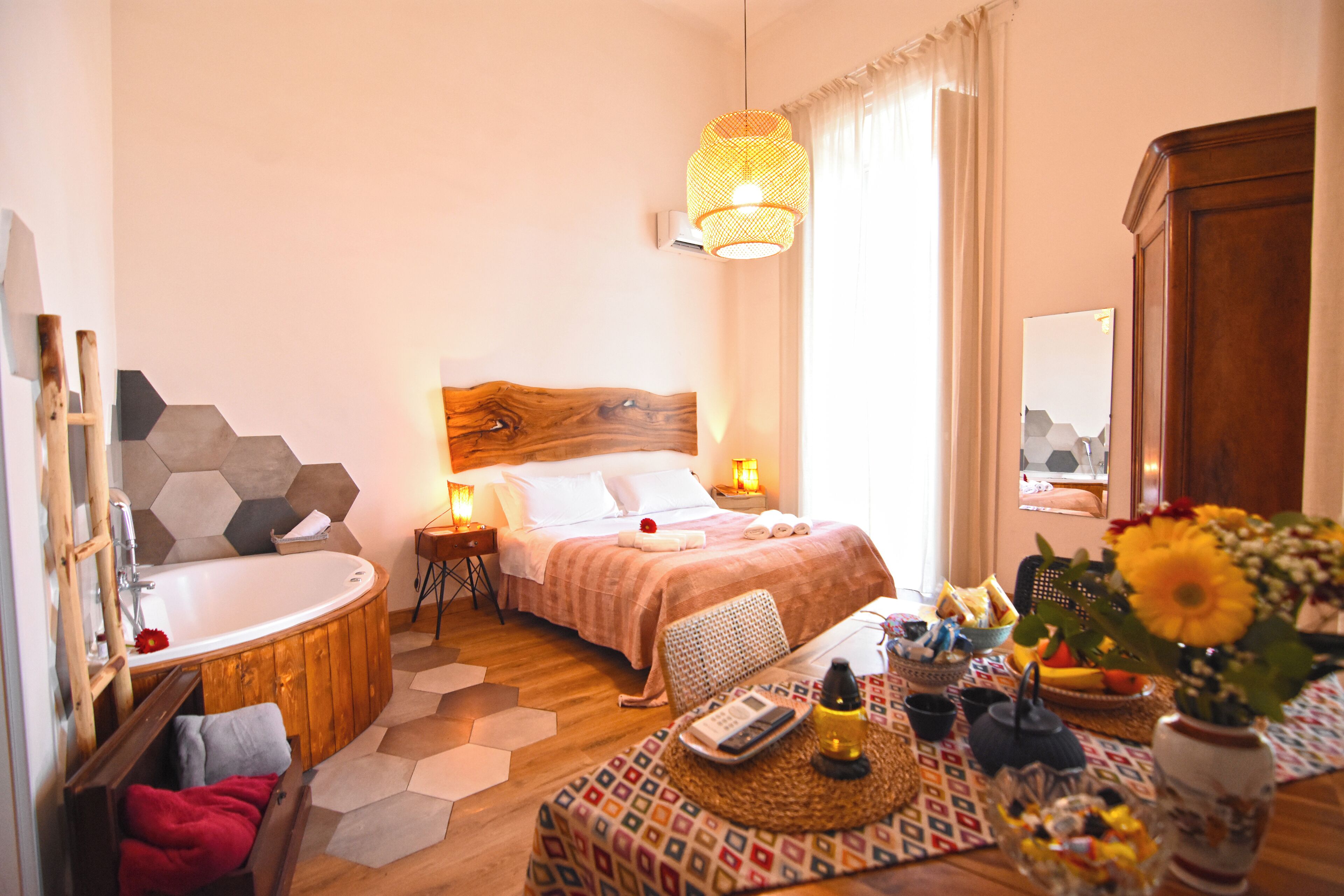 Suite royale, vue sur la ville (Eneide) | Literie de qualité, couette en duvet, articles de minibar gratuits