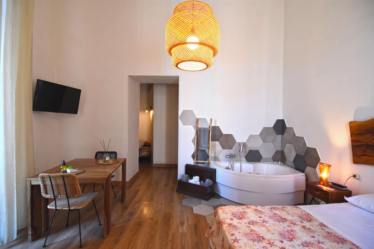Suite Royal, vista città (Eneide) | Biancheria da letto di alta qualità, copriletto in piuma