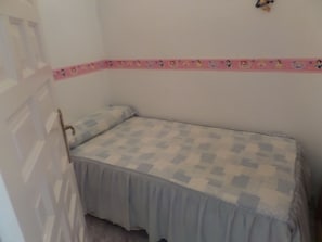 1 bedroom, cots/infant beds, WiFi, bed sheets