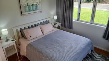 2 habitaciones, tabla de planchar con plancha, wifi y ropa de cama