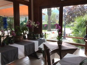 Breakfast area