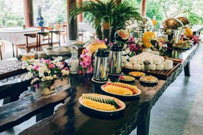Buffet - Quynh Vien Resort (Thach Ha)