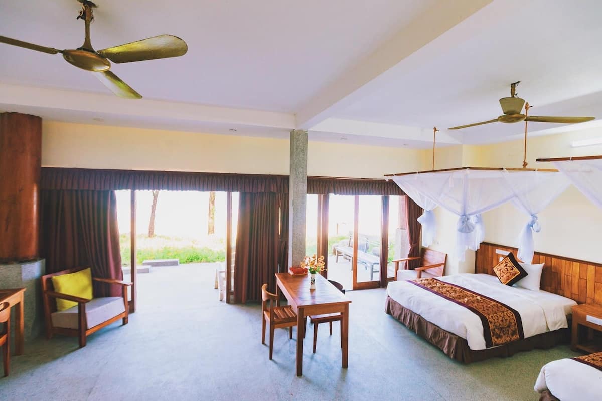Deluxe Double Room, Ocean View | Desk, blackout curtains, free WiFi
