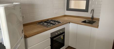 Fridge, microwave, oven, coffee/tea maker