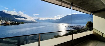 Lake View Penthouse 701