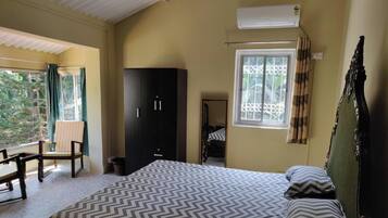 2 bedrooms, soundproofing, WiFi, bed sheets