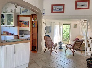 1 bedroom, iron/ironing board, free WiFi