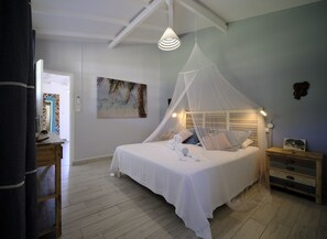 3 bedrooms, in-room safe, iron/ironing board, travel crib - A spacious villa under the trade winds (Saint François)