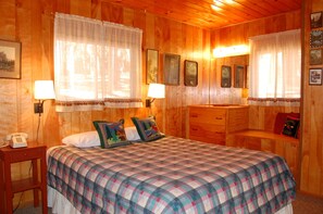 Family Cabin, 2 Bedrooms (2 Bedrooms) | 2 bedrooms, individually decorated, individually furnished, free WiFi - Raccoon's End (Yosemite National Park)