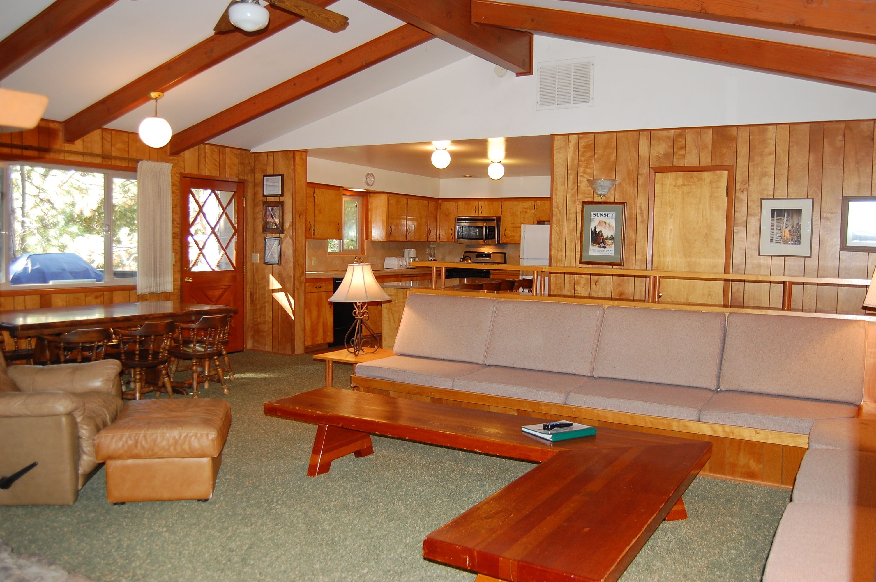 Flat-screen TV, fireplace, DVD player, books