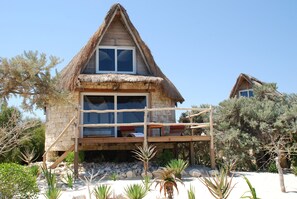 Minibar, trang trí khác biệt, trang bị nội thất với thiết kế riêng biệt 