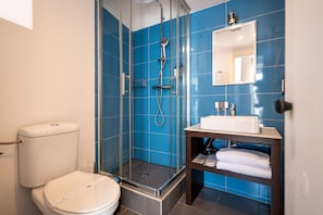 Double Room, City View | Bathroom
