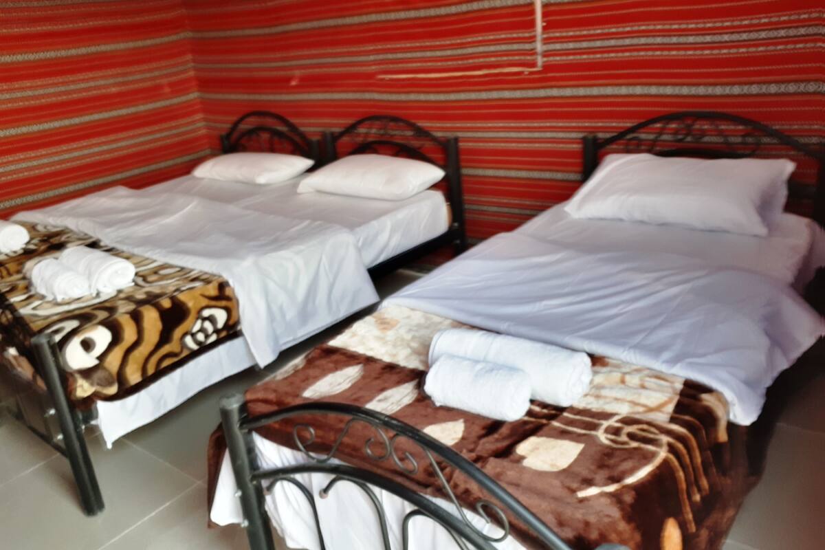 Deluxe Tent, Multiple Beds | Living room
