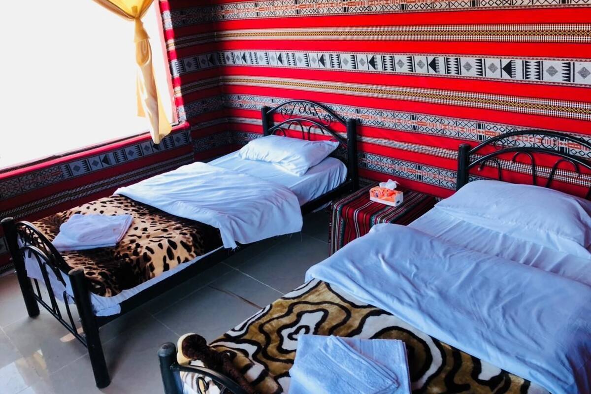 Luxury Tent, 2 Single Beds, Mountain View | Living area