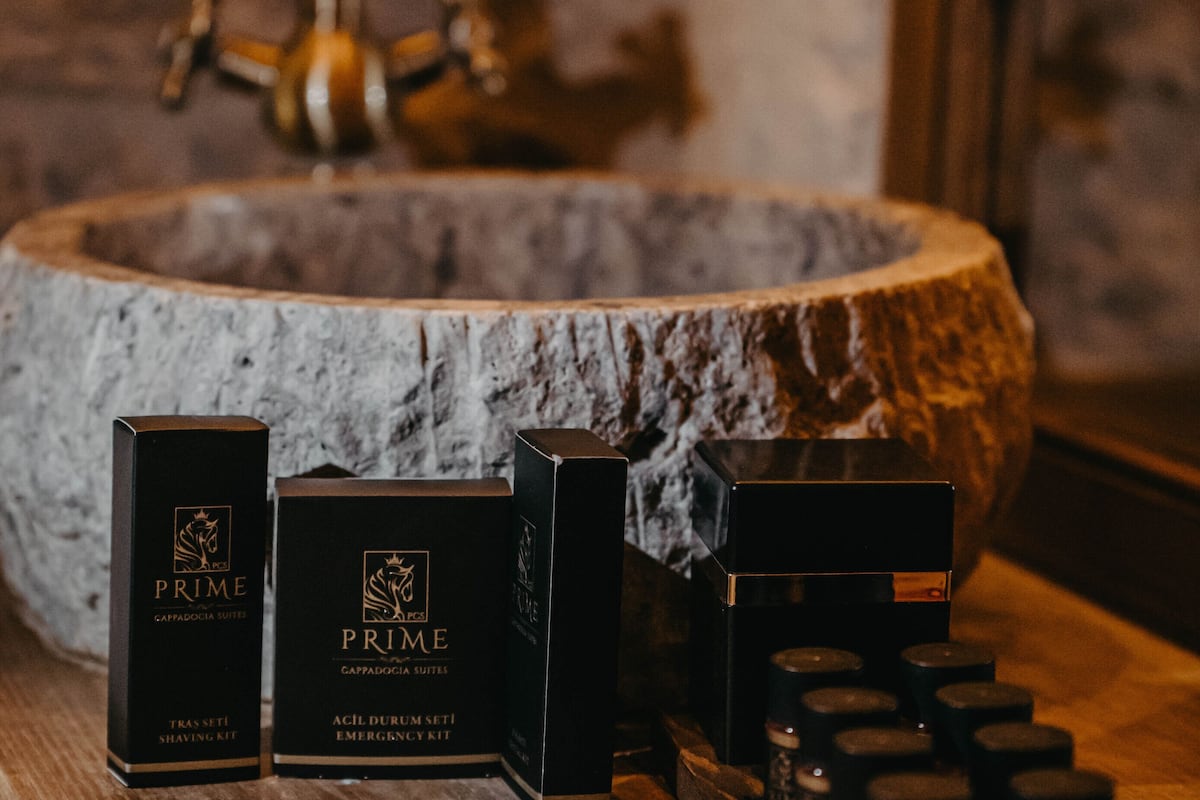 deluxe double room | bathroom | shower, free toiletries, hair dryer, bathrobes