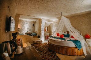 Suite | Minibar, individuell dekoriert, laptopgeeigneter Arbeitsplatz