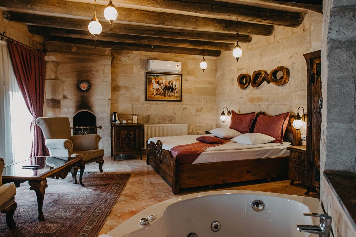 suite | jetted bathtub