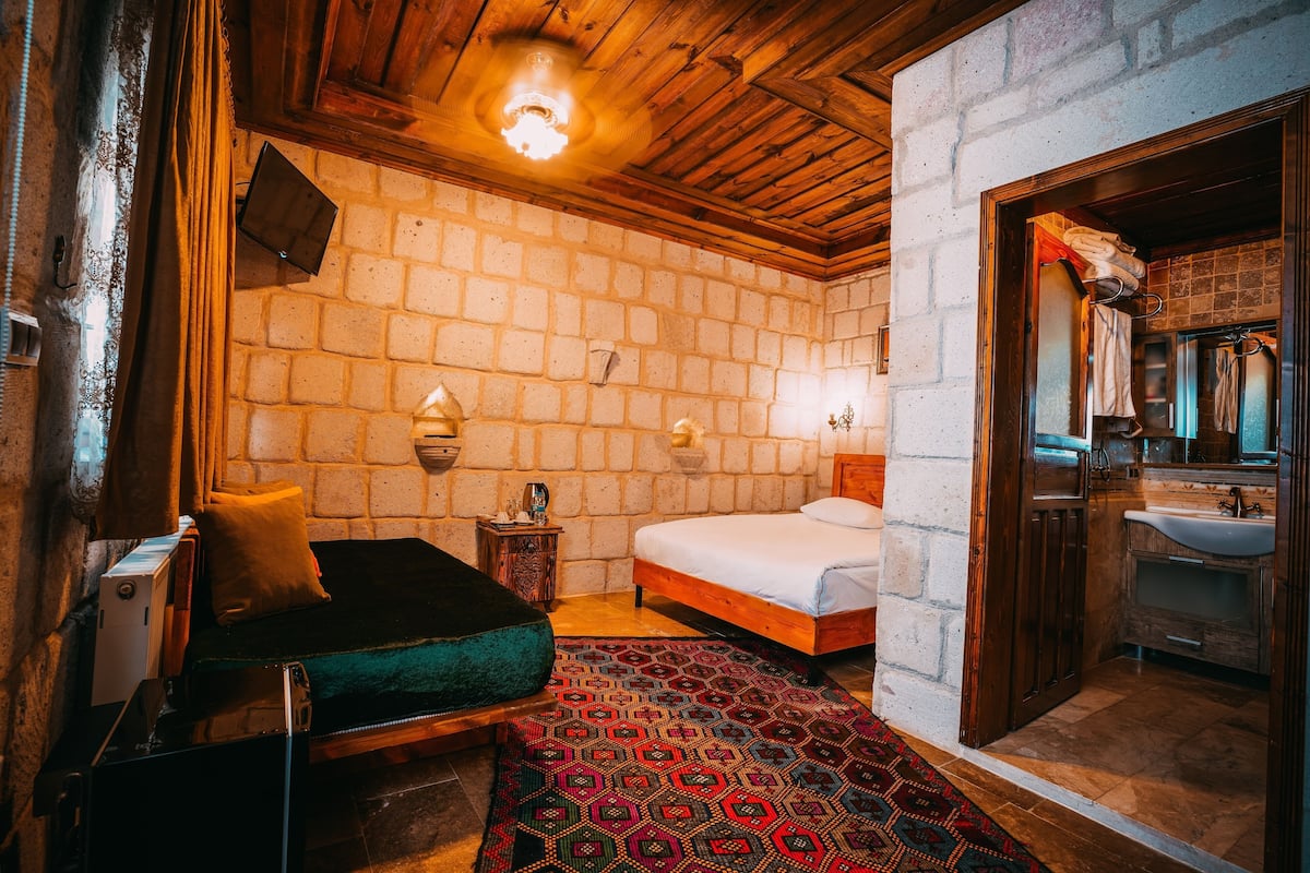 Standard Double Room | Minibar, individually decorated, laptop workspace, blackout drapes
