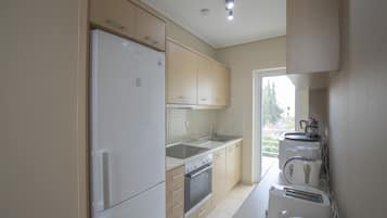 City Apartment, 3 Bedrooms, Non Smoking, Kitchen (A3) | Private kitchen