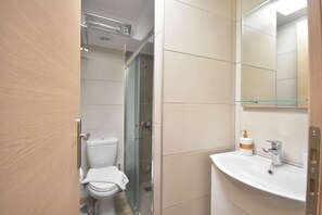 Bathroom - A&J Apartments or Rooms athens airport (Markopoulo Mesogaias)