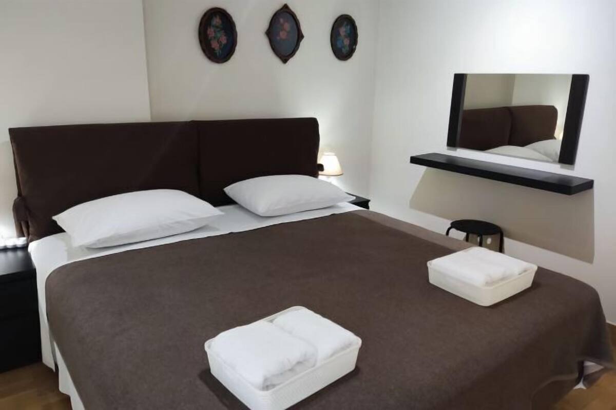 1 bedroom, premium bedding, Tempur-Pedic beds, individually decorated