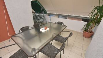 City Apartment, 2 Bedrooms, Non Smoking, Kitchen (A2) | Balcony view