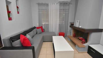 City-Apartment, 2 Schlafzimmer, Nichtraucher, Küche (A2) | Wohnbereich | 32-Zoll-Fernseher mit Digitalempfang, Netflix, Streaming-Dienste