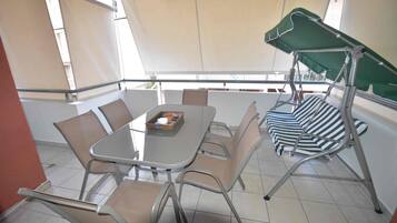City Apartment, 3 Bedrooms, Non Smoking, Kitchen (A1) | Terrace/patio