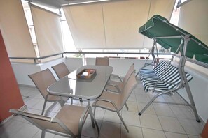 City-Apartment, 3 Schlafzimmer, Nichtraucher, Küche (A1) | Terrasse/Patio