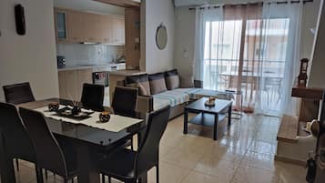 Economy Apartment, 3 Bedrooms, Non Smoking, Private Bathroom (A4) | Living area | 32-inch TV with digital channels, Netflix, streaming services
