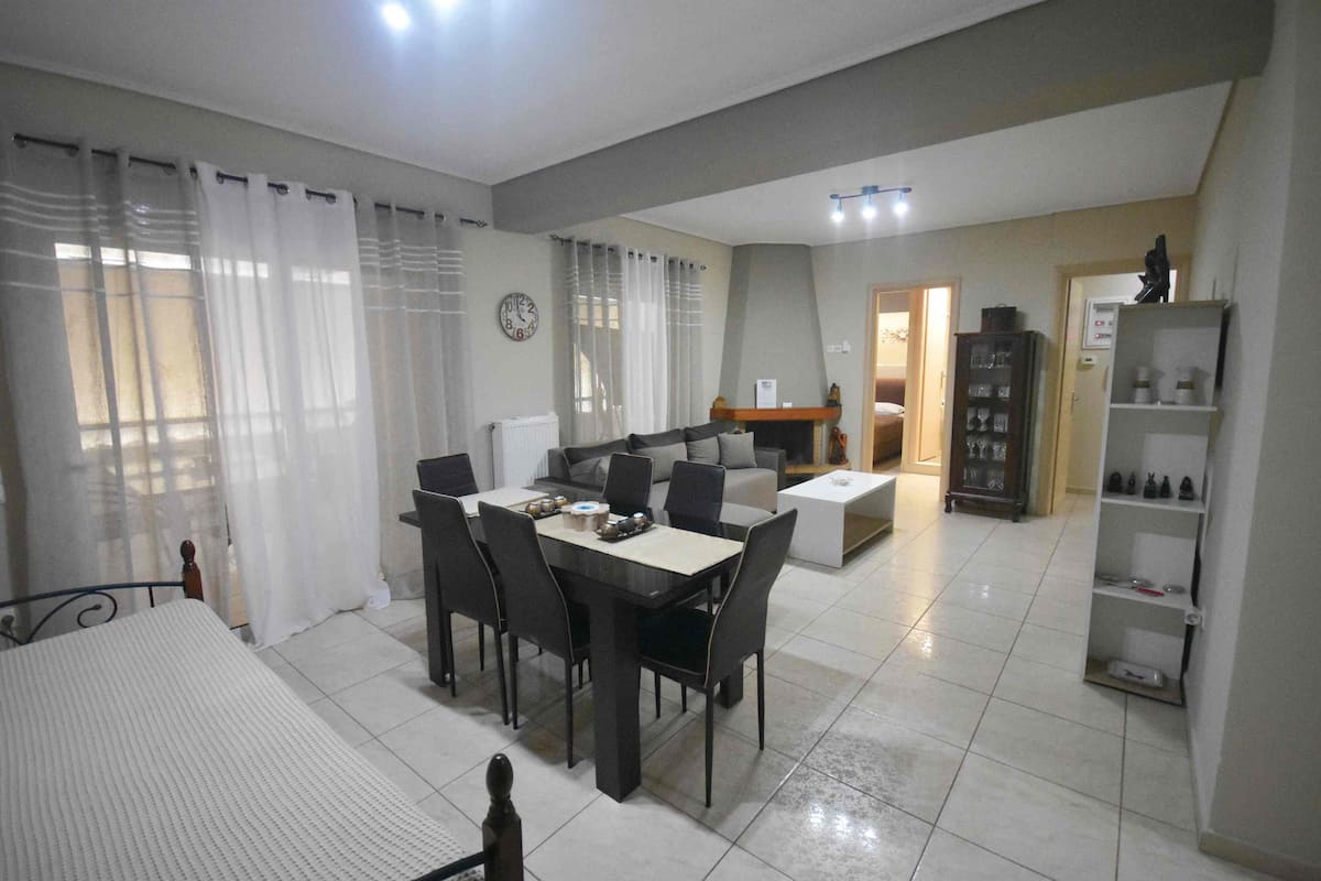 City Apartment, 3 Bedrooms, Non Smoking, Kitchen (A3) | Living area