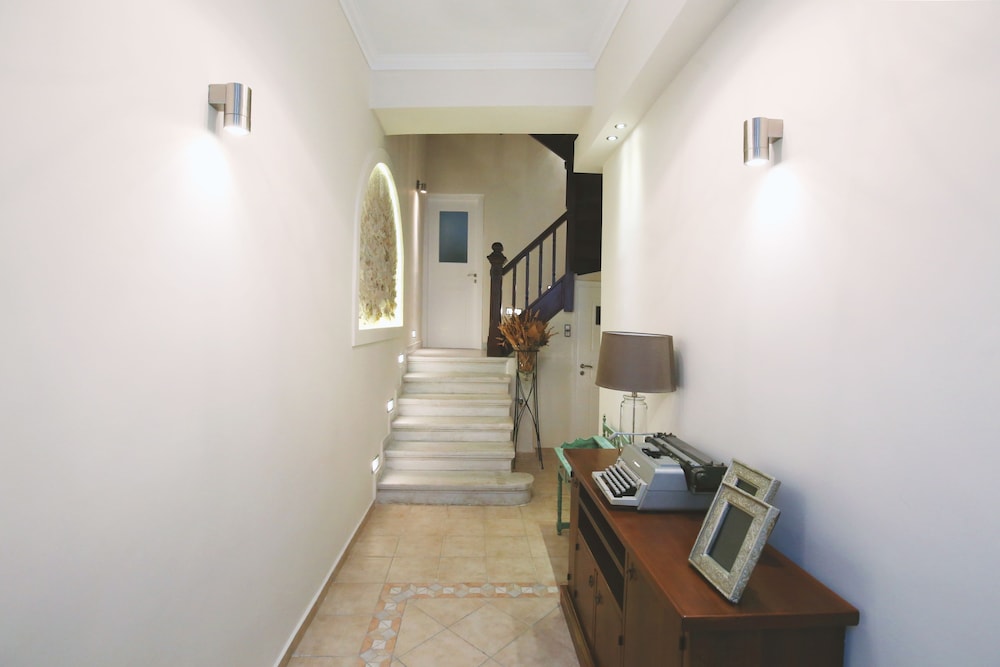 Central Apartments in Psiri by null