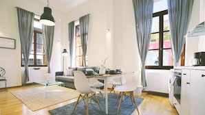 Leilighet – deluxe, 1 soverom, balkong (2A) | Oppholdsområde