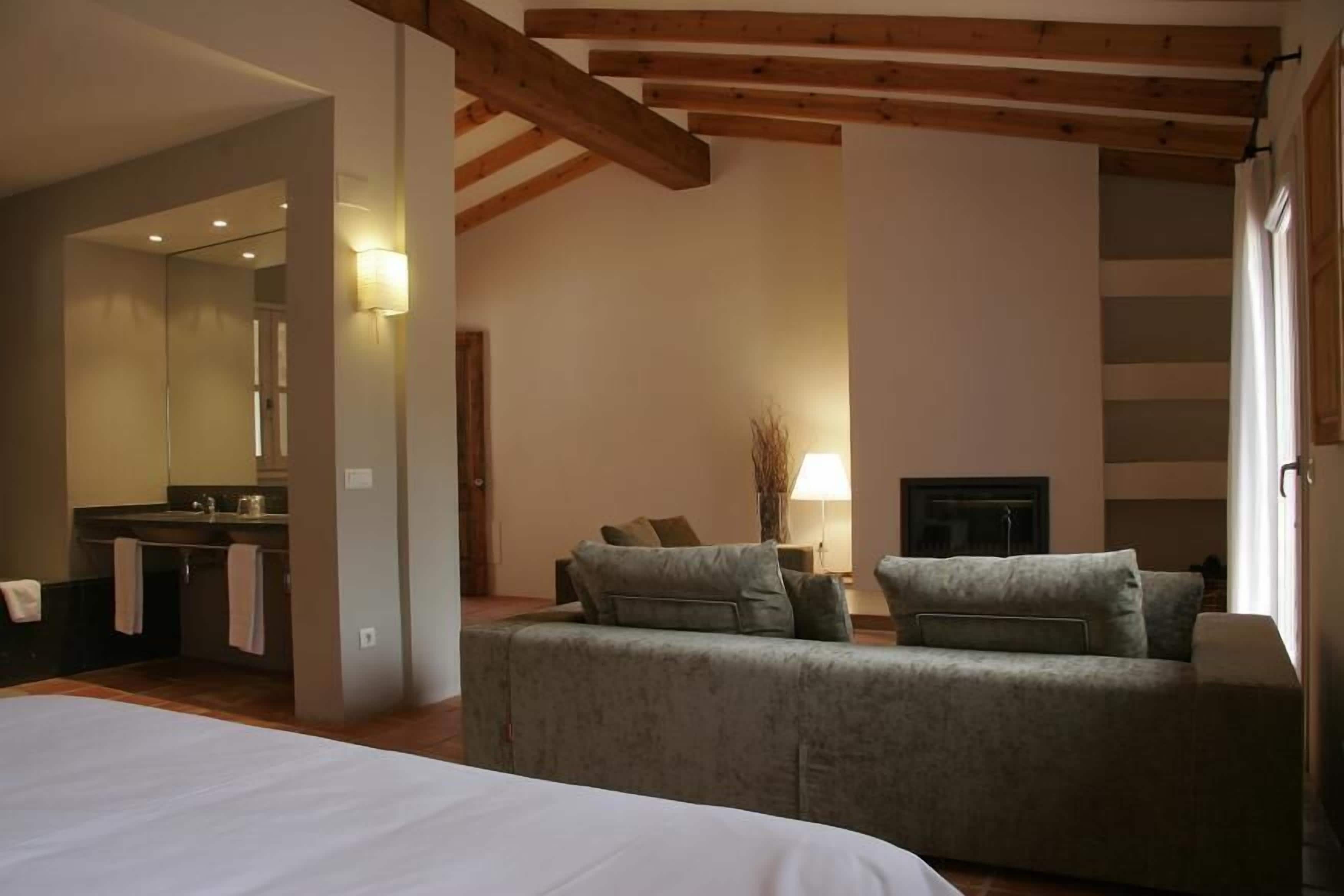 シニア スイート | ミニバー、客室ごとに異なる装飾、客室ごとに異なるインテリア、デスク