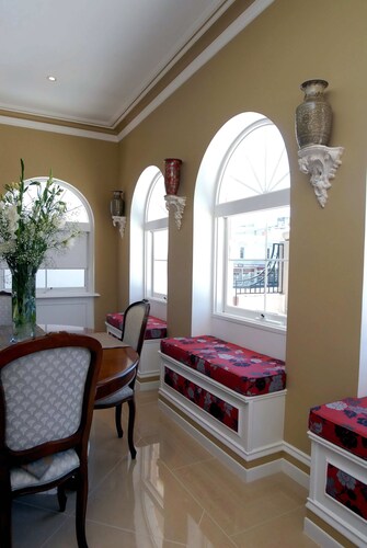 Clyvemore - Luxurious, boutique accommodation in the heart of the Ballarat.