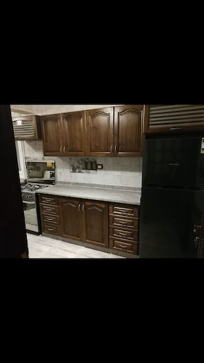 Frigorifero, microonde, forno, lavastoviglie