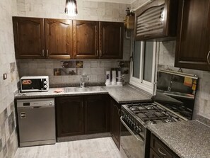 Refrigerador, microondas, horno y lavavajillas 