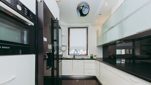Apartemen Comfort, pemandangan halaman | Dapur pribadi