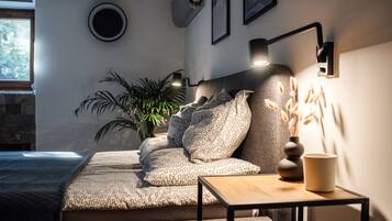 Studio, 1 Double Bed, Garden View | In-room safe, blackout drapes, iron/ironing board, travel crib