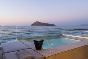 Beachcomber Suite - Beachfront with Private Pool | Private pool - Marika Beach Hotel (Platanias)